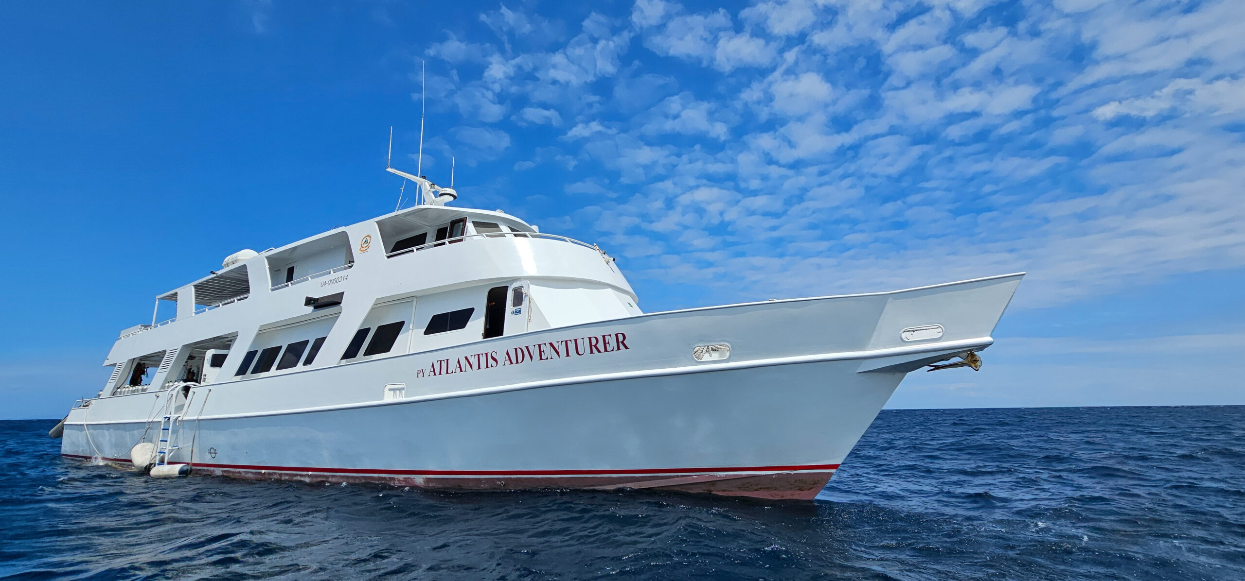 Atlantis-Adventurer Boat Frontal