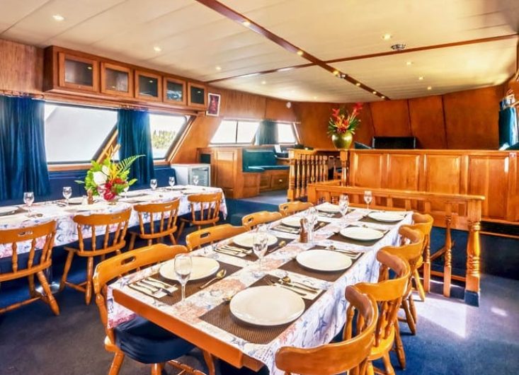 AZ-15_Dining-Salon-700x535