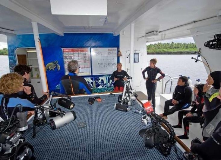 Dive-Deck-07-700x535